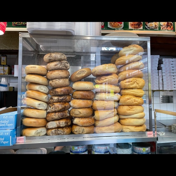 Meet your Posher, Nicole - Picture 1 of 1